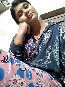 Snapshot of couple_71 chatting on October 29, 2025, 7:29 am couple 71 online show from October 29, 2025, 7:29 am