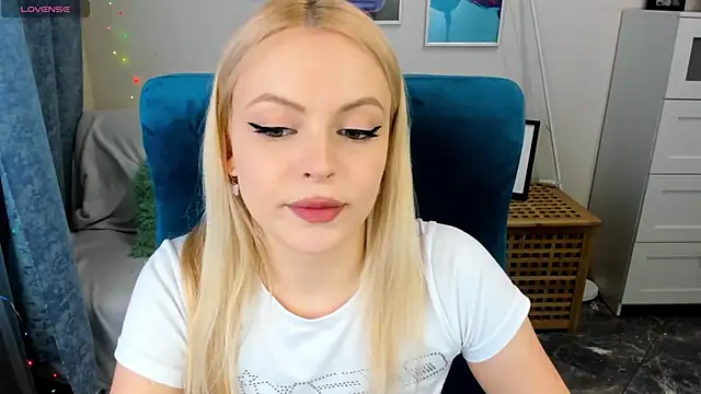 KatherineePierce online show from May 22, 2026, 3:21 pm