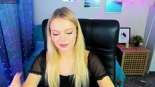 Snapshot of KatherineePierce chatting on October 18, 2025, 5:04 pm KatherineePierce online show from October 18, 2025, 5:04 pm