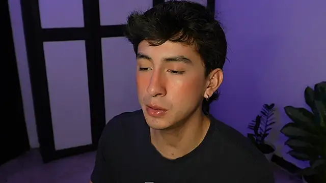 sweettaaron01 online show from June 10, 2026, 12:56 am