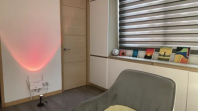 sweettaaron01 online show from November 14, 2025, 6:11 pm