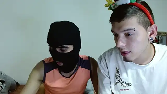 Snapshot of Maiki_Foxx chatting on November 22, 2025, 11:58 pm Maiki Foxx online show from November 22, 2025, 11:58 pm