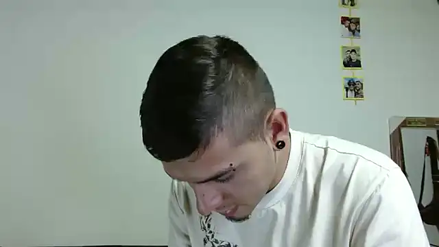 Snapshot of Maiki_Foxx chatting on November 10, 2025, 2:05 am Maiki Foxx online show from November 10, 2025, 2:05 am