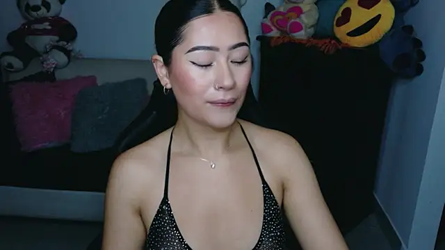 evelyn ch  online show from October 25, 2025, 10:36 am