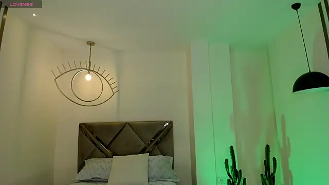 IsabellaMoreau online show from February 21, 2026, 7:49 pm