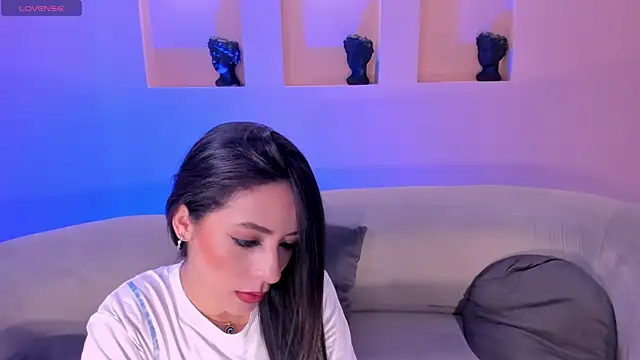 IsabellaMoreau online show from September 12, 2025, 7:57 pm