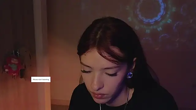 Snapshot of Moonlightt_21 chatting on February 13, 2026, 4:12 am Moonlightt 21 online show from February 13, 2026, 4:12 am