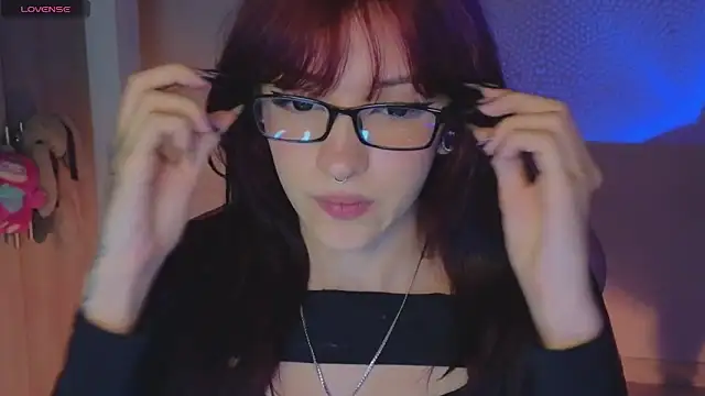 Snapshot of Moonlightt_21 chatting on February 21, 2026, 1:29 am Moonlightt 21 online show from February 21, 2026, 1:29 am