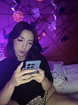 summi10 online show from October 31, 2025, 11:00 pm