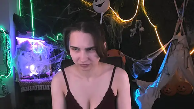 TessaMill online show from October 27, 2025, 9:10 am