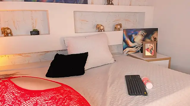 NicoleDiior online show from September 15, 2025, 2:50 pm