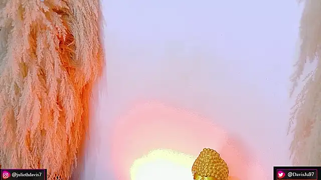 JulietaDavis online show from April 24, 2026, 9:44 am