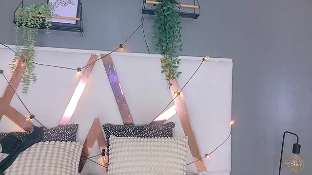 JenaCooper  online show from April 15, 2026, 3:01 am