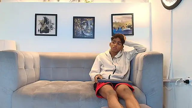 TWINKS FRIENDS online show from May 27, 2026, 1:18 pm