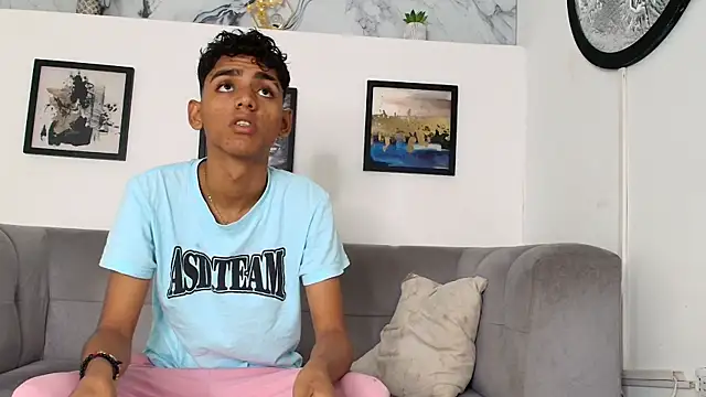 TWINKS FRIENDS online show from May 30, 2026, 1:39 pm