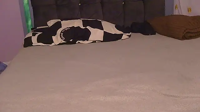 Snapshot of AfricanDickza chatting on December 22, 2025, 6:52 pm AfricanDickza online show from December 22, 2025, 6:52 pm