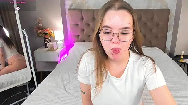 RadiantFairy online show from November 14, 2025, 2:26 am