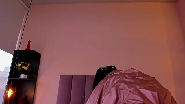 violet myerrs online show from April 15, 2026, 1:26 pm