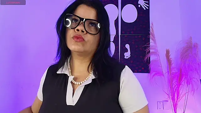 Iamlola  online show from October 16, 2025, 9:12 pm