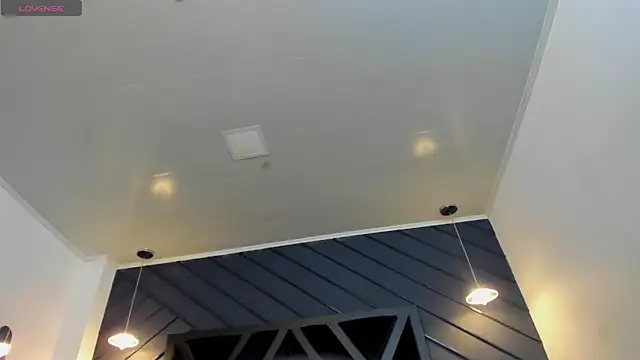 zoe martins  online show from October 4, 2025, 7:04 pm