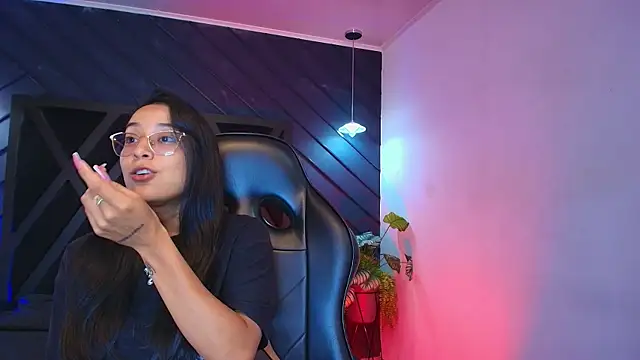 zoe martins  online show from April 10, 2026, 5:20 pm