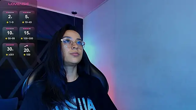 zoe martins  online show from April 15, 2026, 5:17 pm