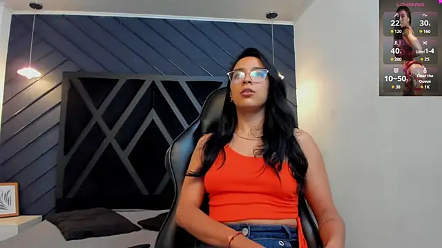 zoe martins  online show from October 9, 2025, 5:24 pm