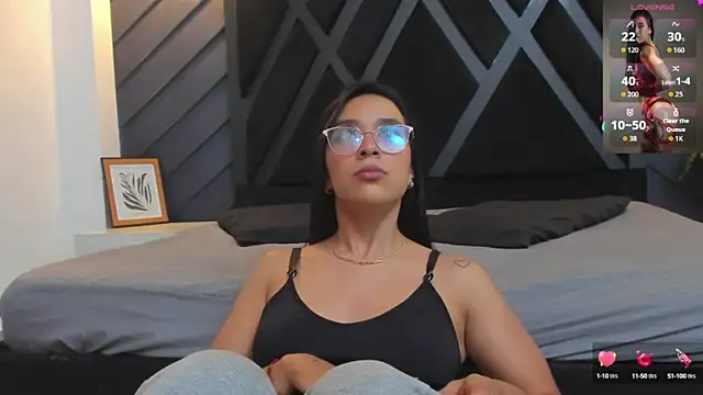 zoe martins  online show from October 14, 2025, 5:24 pm