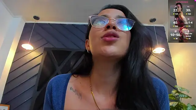 zoe martins  online show from October 20, 2025, 5:24 pm