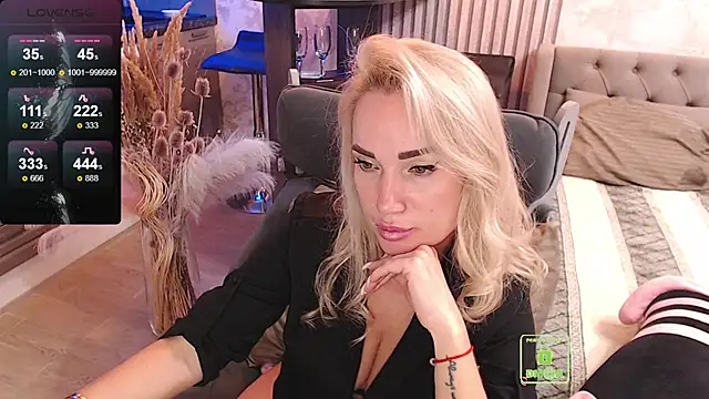 Snapshot of FreeBerryMILF chatting on October 25, 2025, 9:15 pm FreeBerryMILF online show from October 25, 2025, 9:15 pm