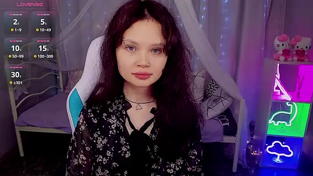 EmilyChaves online show from April 27, 2026, 6:44 am