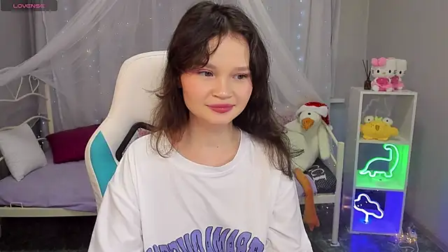 EmilyChaves online show from December 19, 2025, 4:16 am