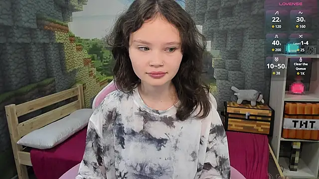 EmilyChaves online show from October 15, 2025, 5:10 pm