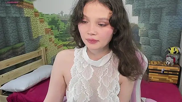 EmilyChaves online show from November 26, 2025, 5:35 pm