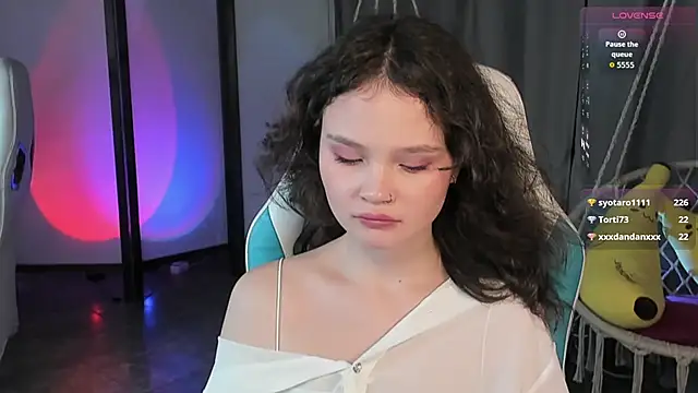 EmilyChaves online show from October 11, 2025, 2:34 am