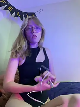 ReenKitty online show from October 10, 2025, 1:17 am