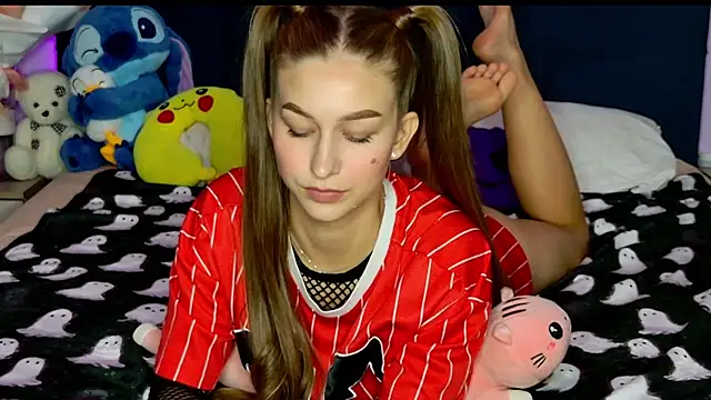 MissEmilyMiller online show from October 28, 2025, 5:12 pm