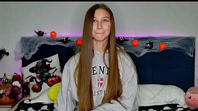 MissEmilyMiller online show from November 3, 2025, 5:16 pm