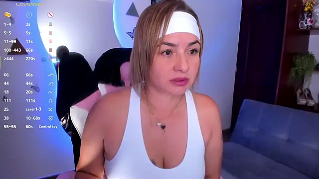 luciamature  online show from March 11, 2026, 8:14 pm