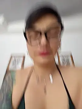 Daniela Leonn online show from November 15, 2025, 7:40 pm