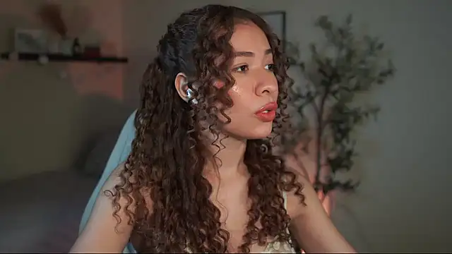 isabella-garcia- online show from April 1, 2026, 9:01 pm