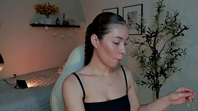 isabella-garcia- online show from April 16, 2026, 2:45 am