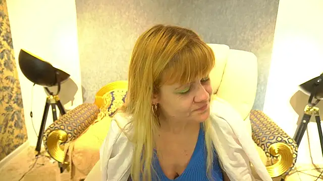 BellaLaPetit online show from May 31, 2026, 1:06 pm