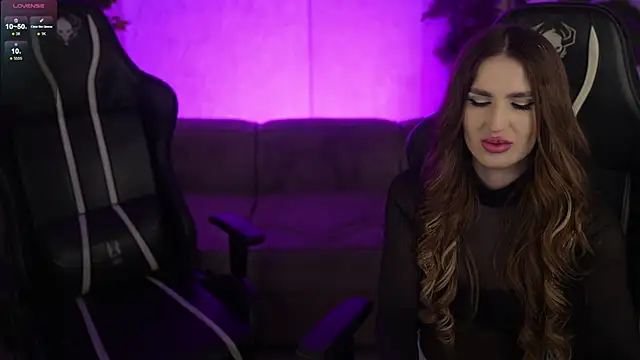 Snapshot of Goldie_Flame chatting on February 3, 2026, 6:22 am Goldie Flame online show from February 3, 2026, 6:22 am