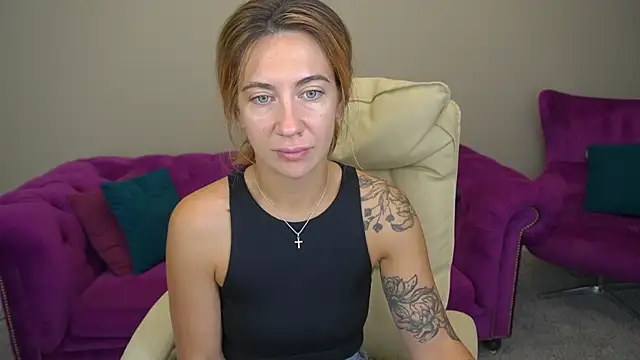 KateShanny online show from September 18, 2025, 5:43 am