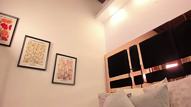 katherinn gomezz online show from October 29, 2025, 11:42 am