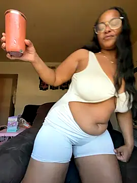 yummy0322 online show from November 2, 2025, 3:39 pm