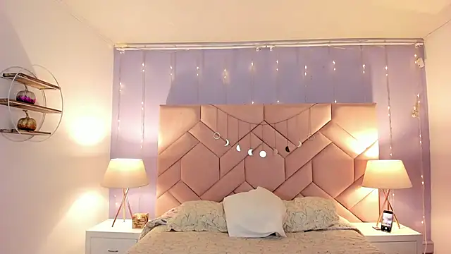 Camila Rivers online show from October 6, 2025, 11:55 am