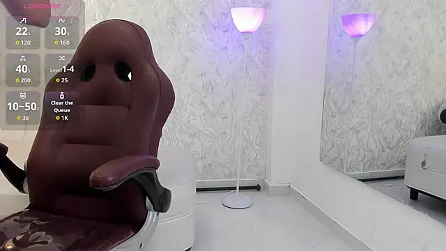 aura sanders1 online show from April 6, 2026, 11:44 am