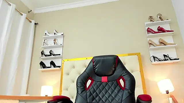 aura sanders1 online show from September 19, 2025, 12:09 pm